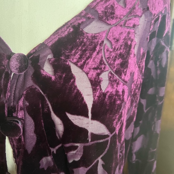 Vintage Rabbit Designs Floral Lace Purple Top - Picture 5 of 6